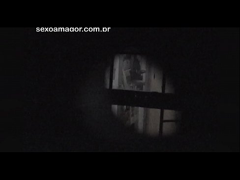 ❤️ Blondie hè videoregistrata in segretu da un voyeur di u quartieru nascostu daretu à i mattoni cavi ☑ Porno à porn co.vegasservice.ru